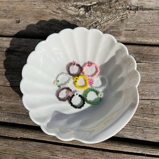 beaded daisy ring
