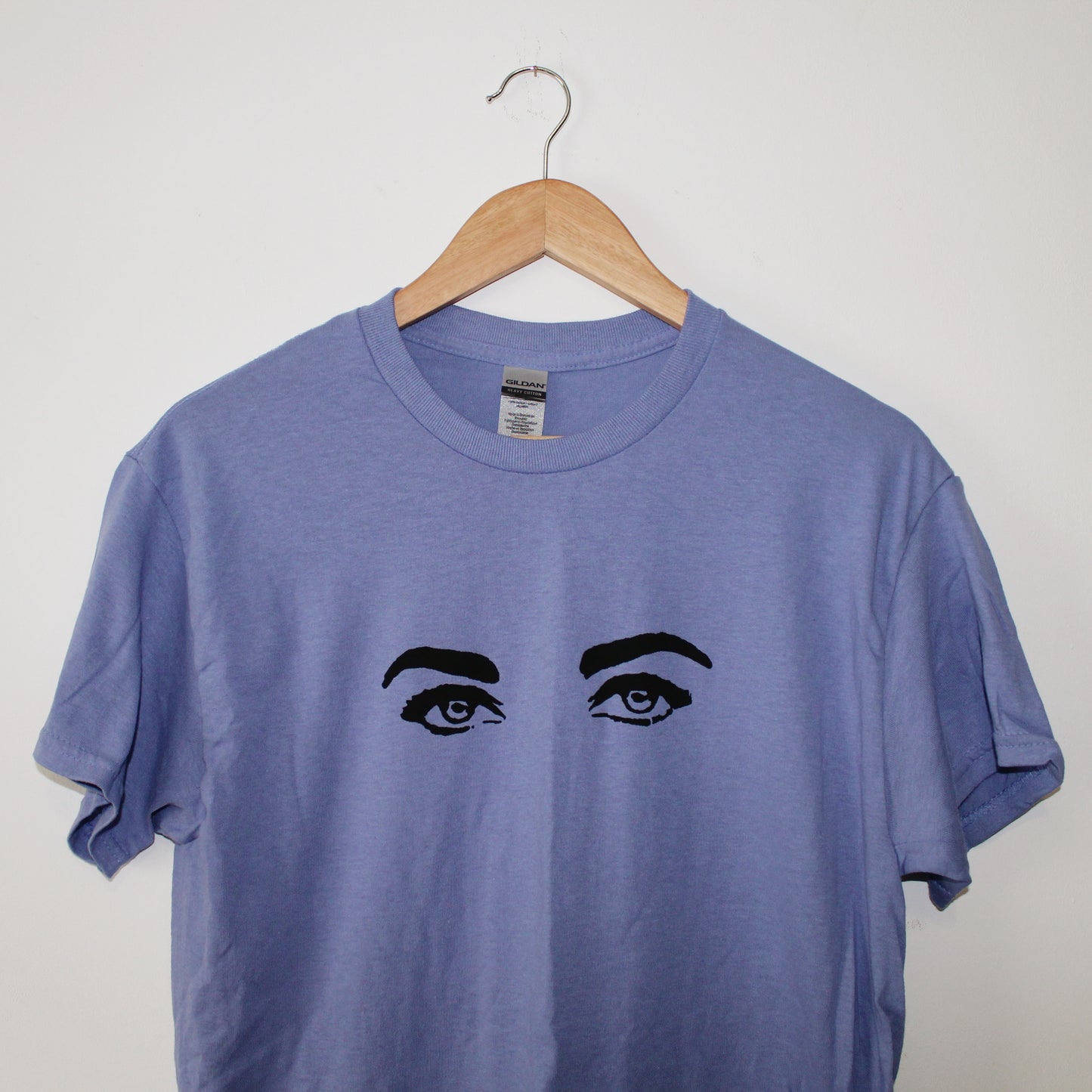 violet eyes tee